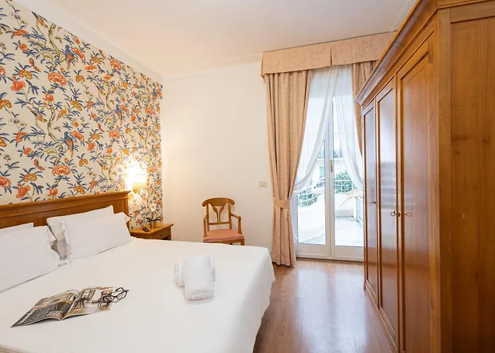 Hotel Lvg Collection - Majestic 4*