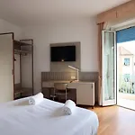 Lvg Hotel Collection - Majestic 4*