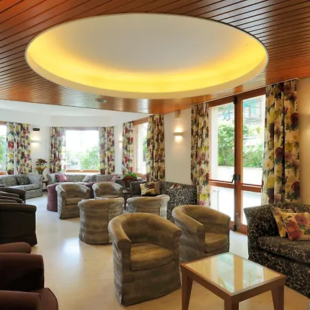 Hotel Lvg Collection - Majestic 4*